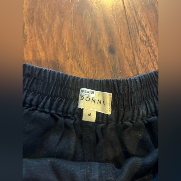 Donni. The Linen Pleated Trouser In Jet Black - Picture 5 of 5